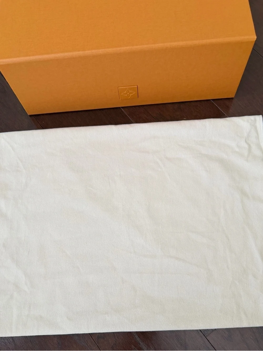 Louis Vuitton Box dust bag and blue string 2026